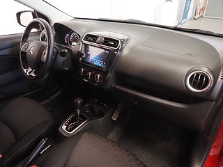 Halvkombi Mitsubishi Space Star 8 av 20