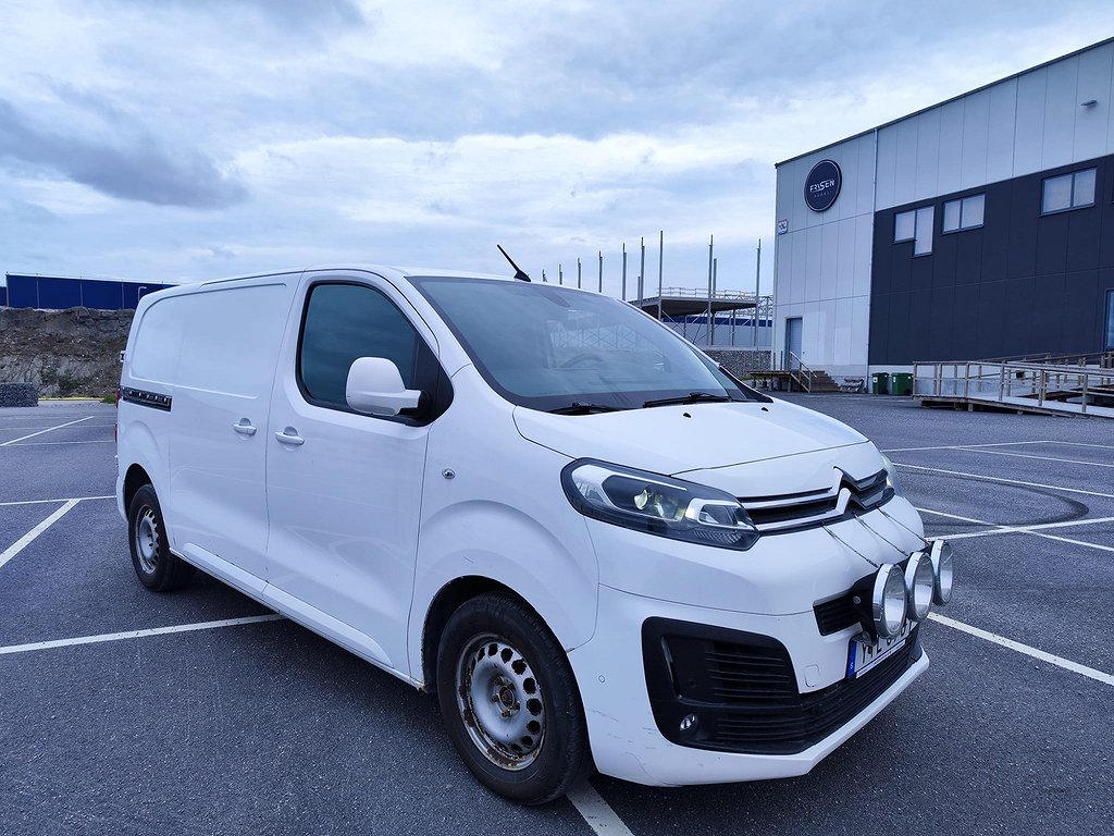 Citroën Jumpy L2 177hk Ny-Kamrem Värmare Drag B-Kamera Moms