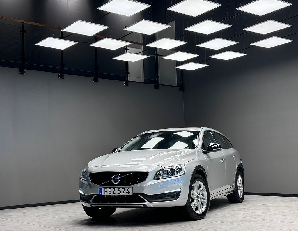 Volvo V60 Cross Country D4 Momentum /Drag/VOC/Bluetooth/