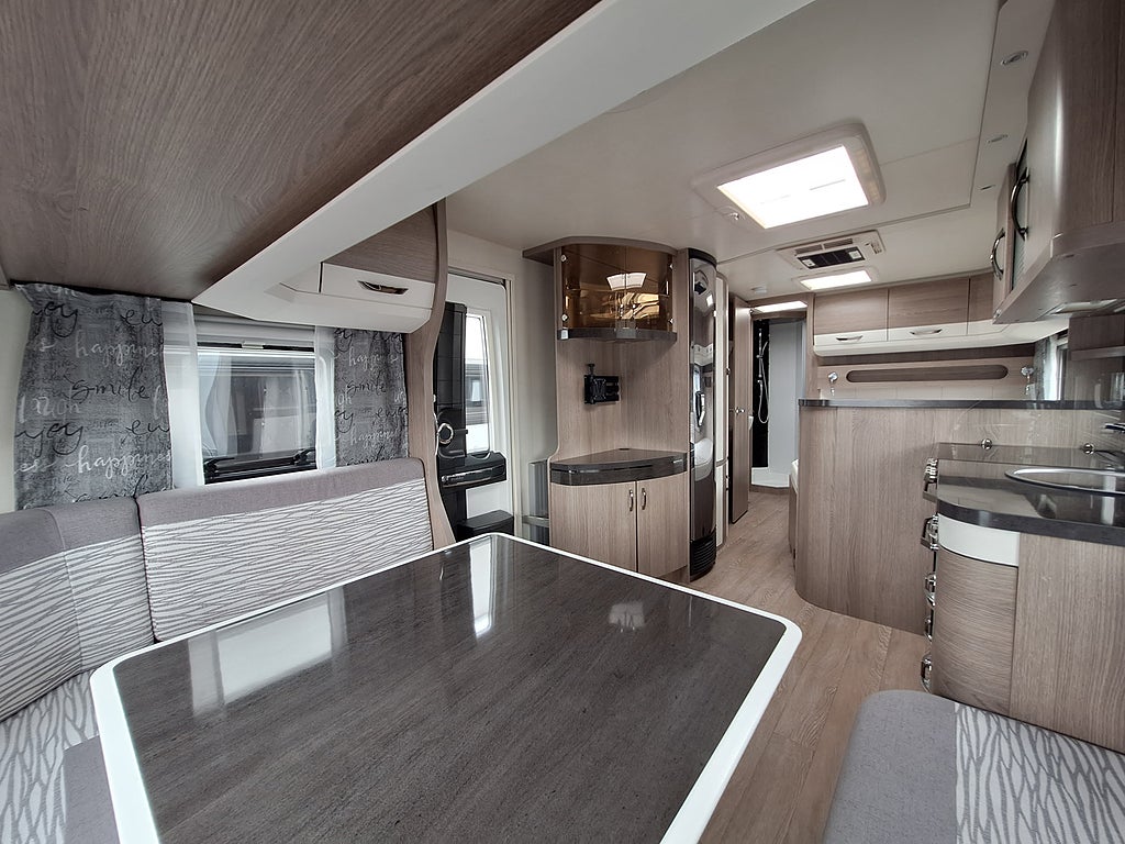 Hobby Prestige 720 KWFU Barnkammare, 1 Ägare, AC, Tält