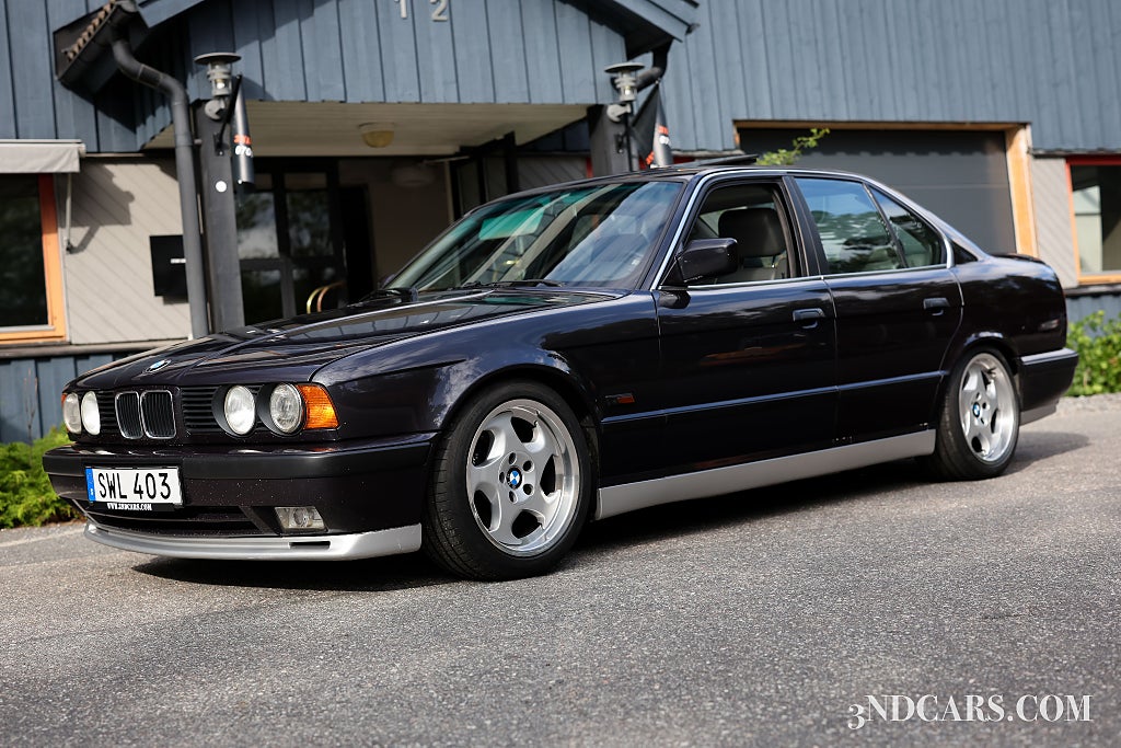 BMW M5 E34 Sedan 315hk Skinnklädsel Taklucka Nybesiktad
