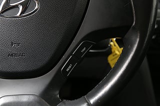 Halvkombi Hyundai i10 11 av 17