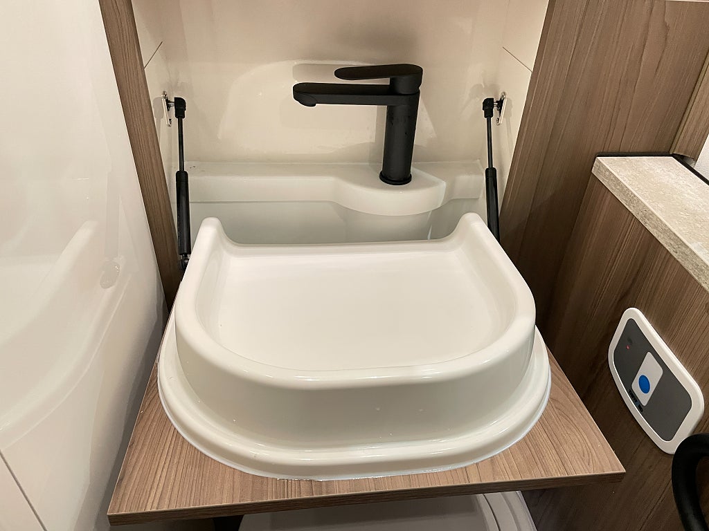 Kabe  Novum Compact 720 LXL / ALDE / Ugn / B-kort / Litium /   - Kabe