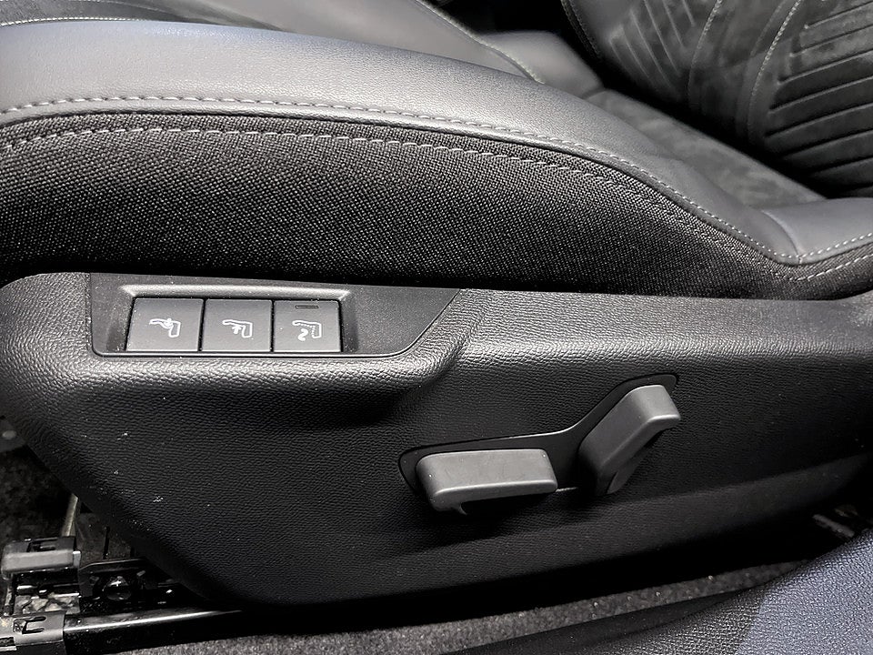 Bild på Peugeot 2008 GT 1.2 PT 130hk Aut B-KAMERA ELSTOL