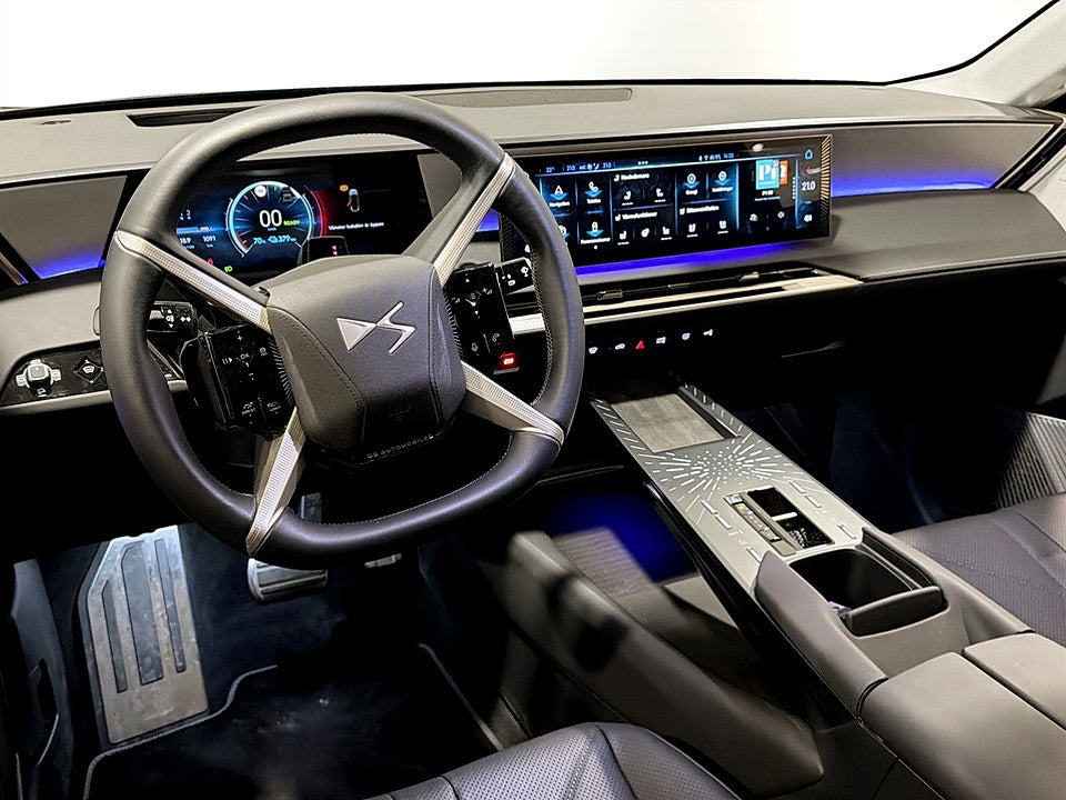 Bild på DS N°8 Étoile 97.2 kWh 349hk Aut AWD B-KAMERA CARPLAY PANO