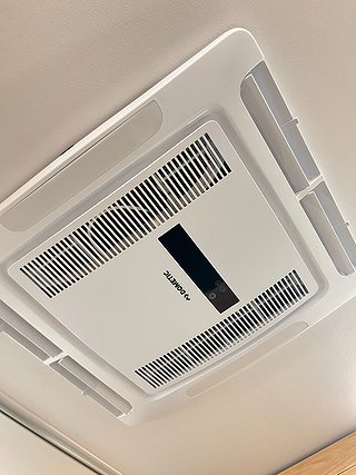 Husbil-halvintegrerad Adria CORAL 670 SLT PLUS 25 av 28
