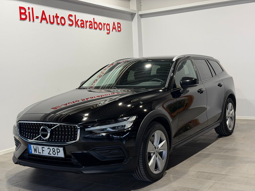 Volvo V60 Cross Country B4 AWD Momentum Kamera VOC Dragkrok Navi