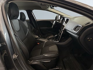 Volvo V40 D3 Geartronic Momentum S&V-hjul/Dvärm/Psens/BT – bild 10