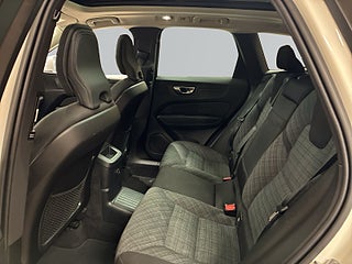 Volvo XC60 Recharge T6 AWD Long Range MOMS Drag Panorama Bvärm Navi S&V