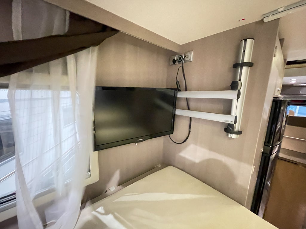 Adria Matrix Supreme 687 SL / ALDE / Taksäng / Solcell /Ugn /  - Adria