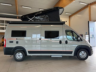 Husbil-halvintegrerad Robeta Kronos 180HK AUT Stor soffa bak! Långbädd & Popup-tak 1 av 29