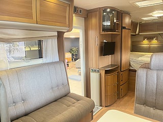Husbil-halvintegrerad Kabe TM 740 LXL 12 av 21