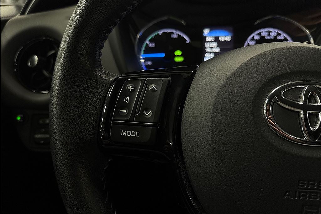 Toyota Yaris Hybrid, 1 brukare, FR 2,95%, P-sensorer fr & bak, tonade rutor