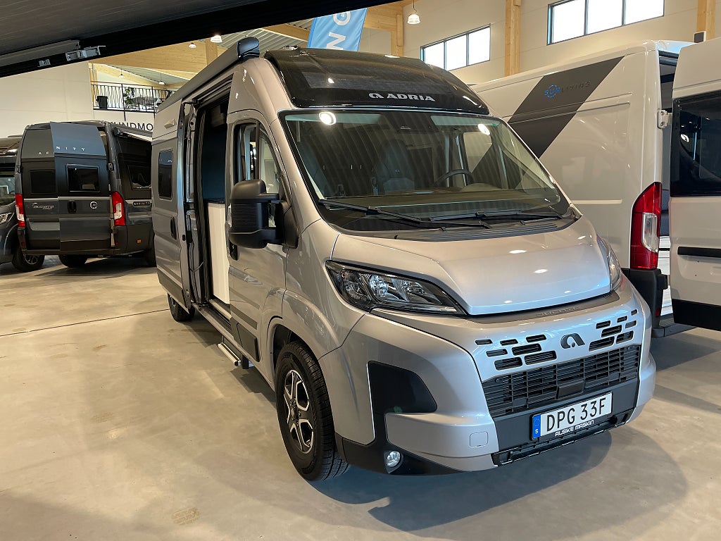 Adria TWIN SUPREME 600 SPB / Aut / Dieselpanna / <6 meter