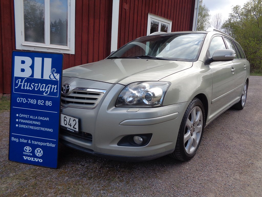 Toyota Avensis Kombi 2.0 NYBES U.A./AUTOMAT/DRAG/AC/MV/FINANS/INBYTE