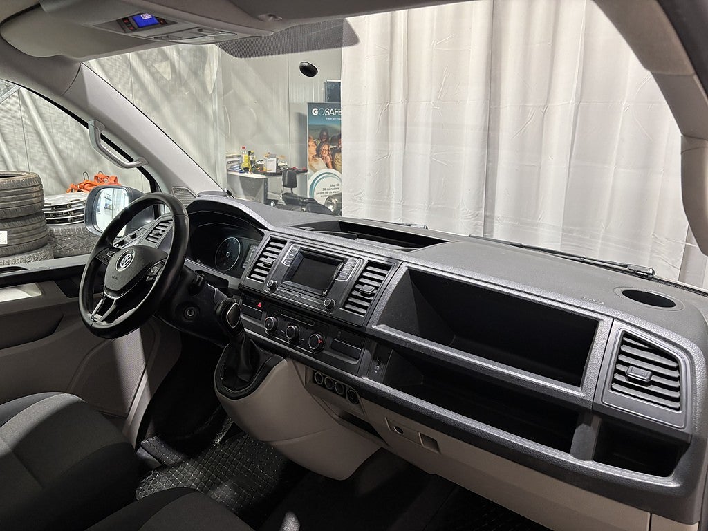Volkswagen Transporter T30 2.0 TDI BMT 4Motion BKam Drag Värmare Moms