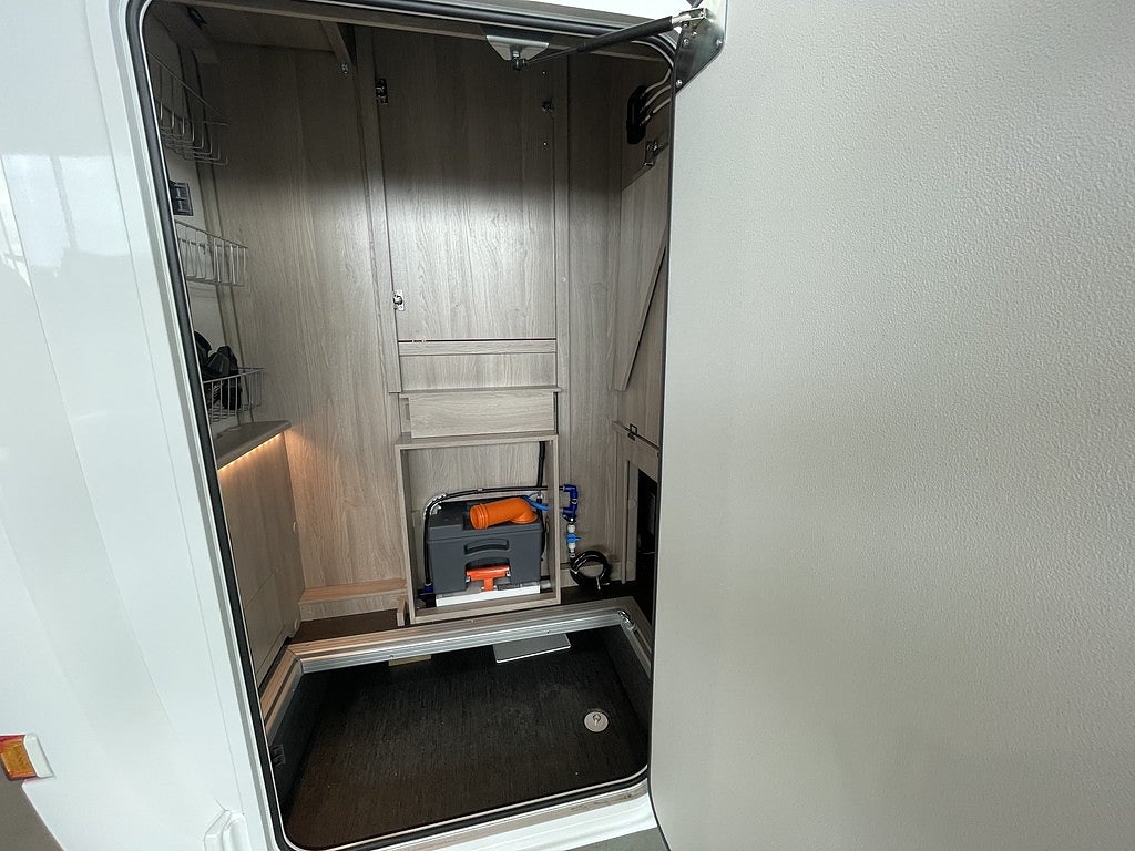 Kabe Classic 740 T / ALDE / Aut 180hk / 4400kg / Ugn / Badrum bak /  - Kabe