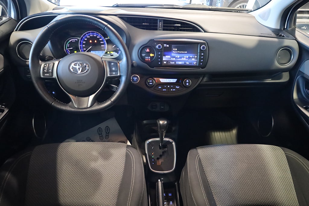 Toyota Yaris Hybrid e-CVT Active Kamera Blåtand Nyservad 2017