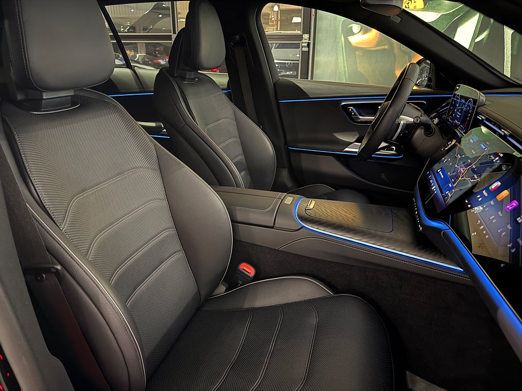 Mercedes-Benz E 300 e AMG Kombi Superscreen Läder 20tum - bild 9