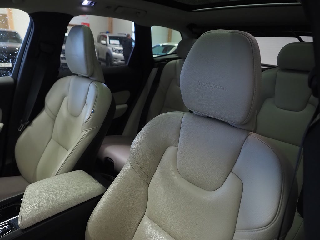 Volvo XC60 Recharge T8 392hk AWD Inscription Drag|Pano|H/K|Kamera 2020