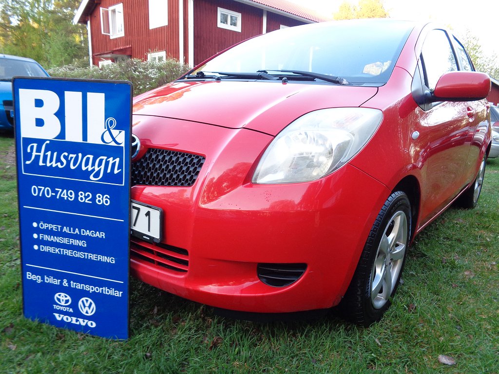 Toyota Yaris 5D 1.3 VVT-i NYSERV/FULLSERV/AC/BRA DÄCK/FINANS/INBYTE