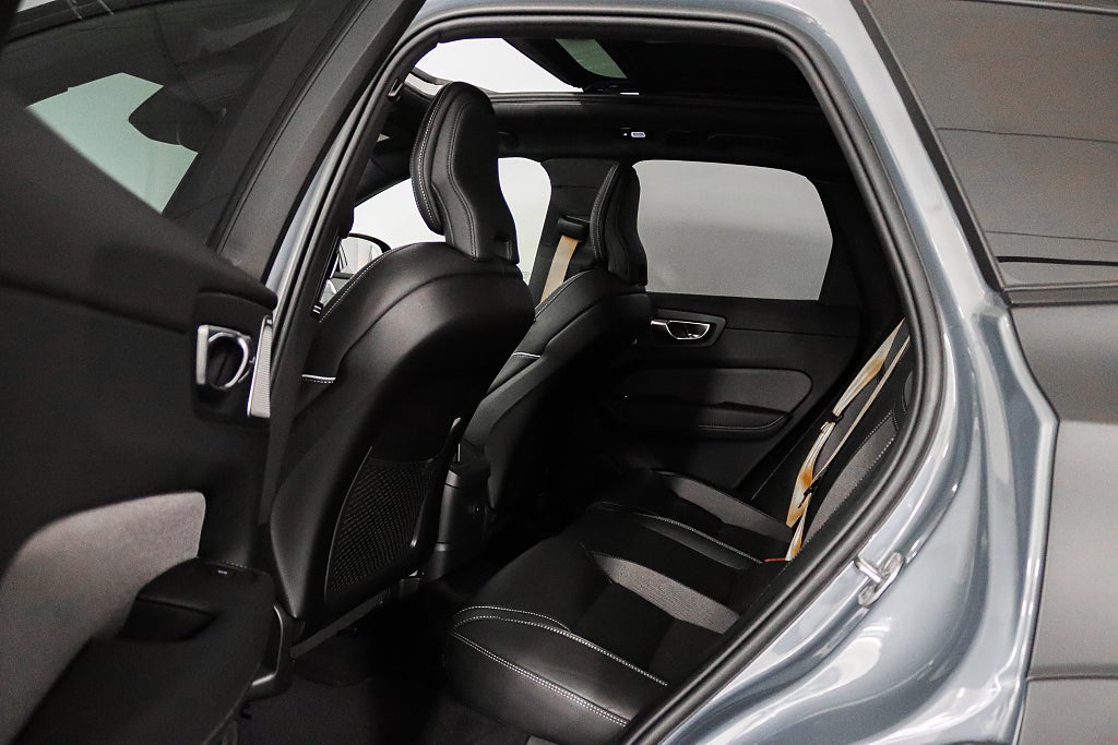 Volvo XC60 II Recharge T8 AWD R-Design Polestar Pano B&W HuD