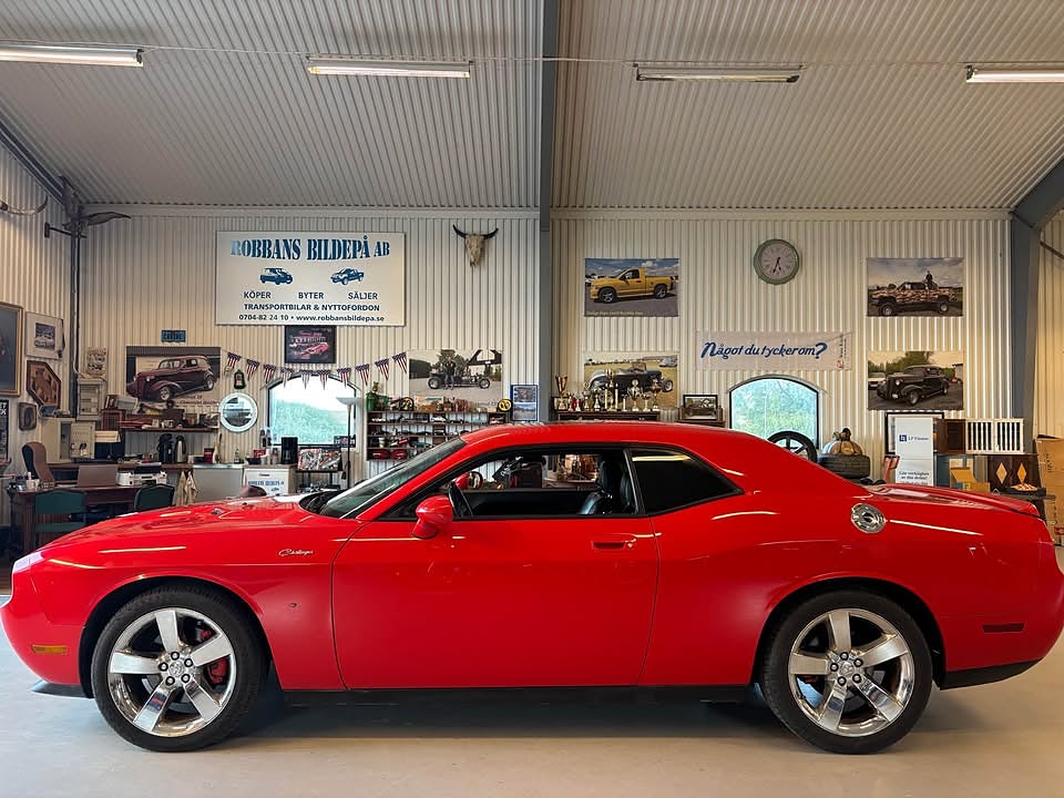 Dodge Challenger 5.7 V8 HEMI Manuel! Clean titel! Clean carfax!