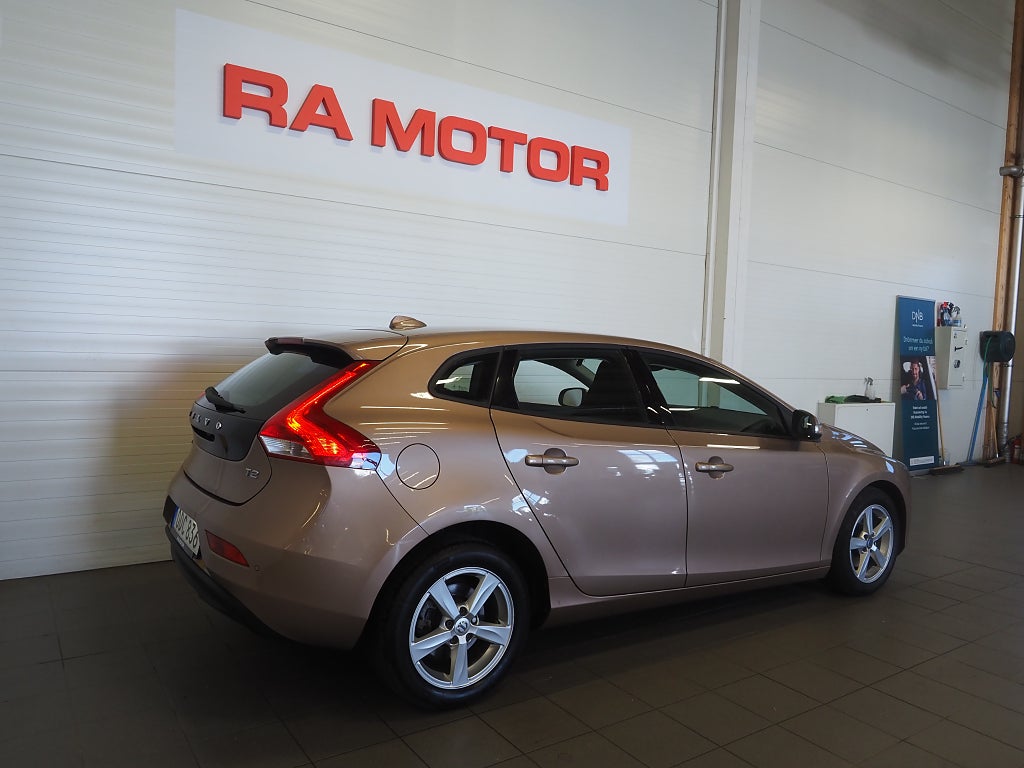 Volvo V40 T2 122hk Kinetic Parkeringssensorer Kamrem bytt 2017