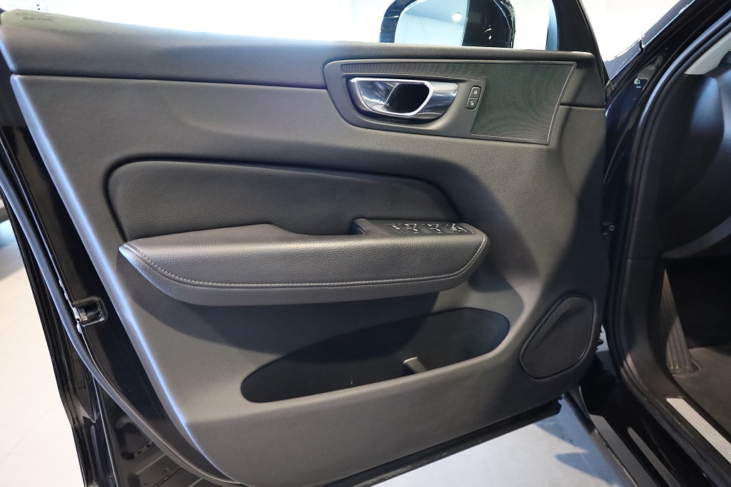 Volvo XC60 T5 AWD Geartronic Momentum Advanced Drag Pano Navi 2020