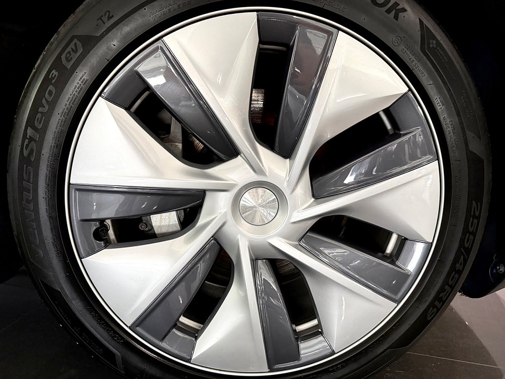 Tesla Model Y Long Range AWD Glastak 514hk - bild 8