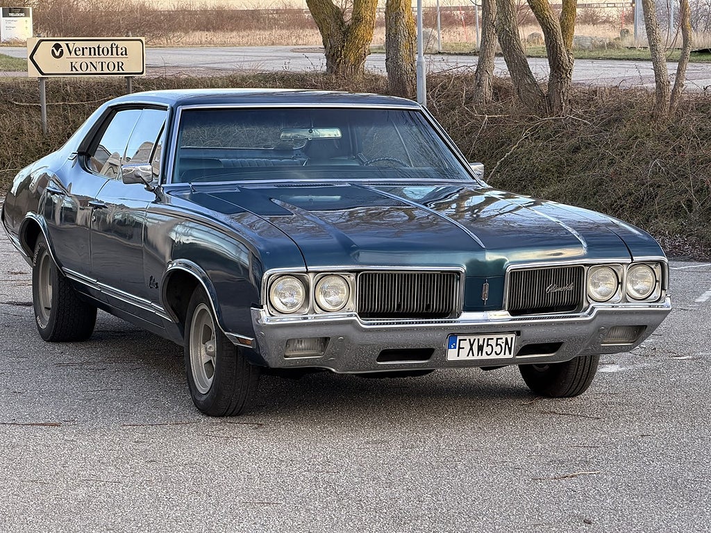 Oldsmobile Cutlass Supreme Holiday Sedan 5.7 V8 Hydra-Matic, 254hk