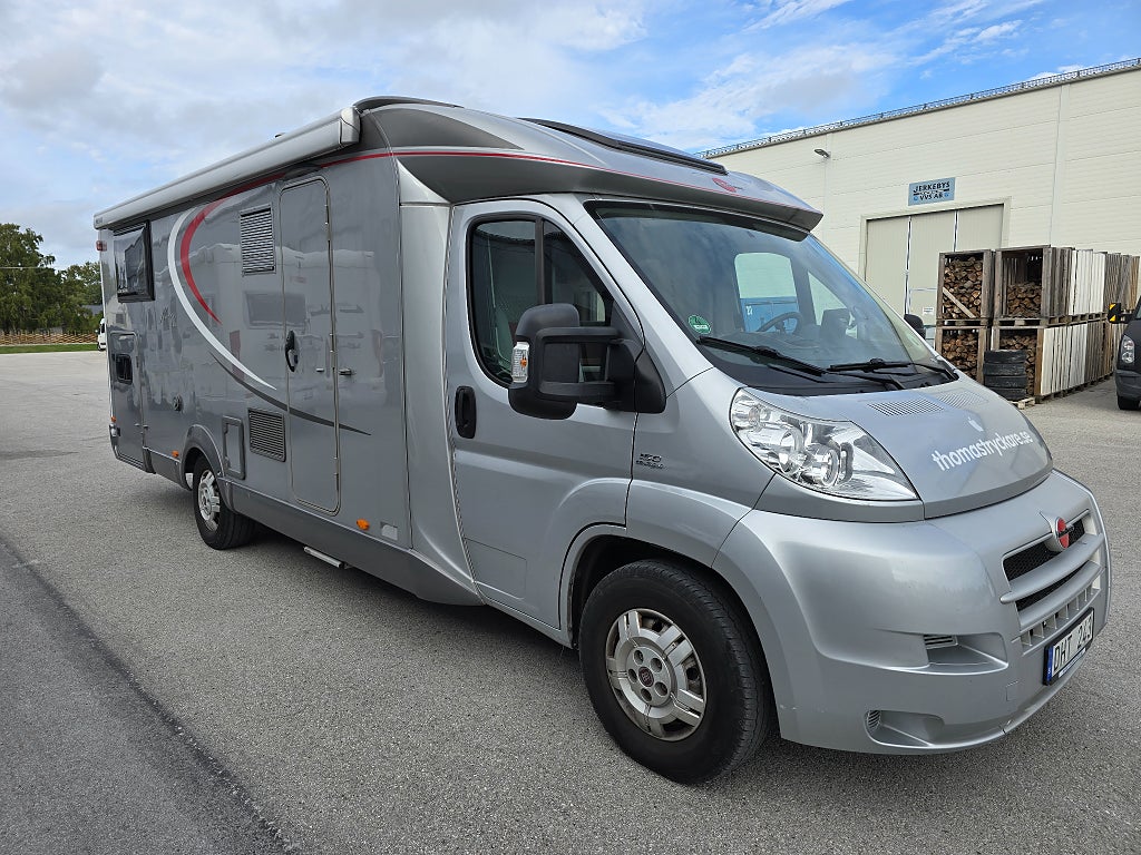 Bürstner Nexxo T728 *Långbäddar *Markis *Solceller