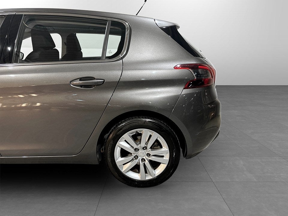 Bild på Peugeot 308 5D Allure 1.2 PT 130hk Aut - CARPLAY, BACKSENSORER