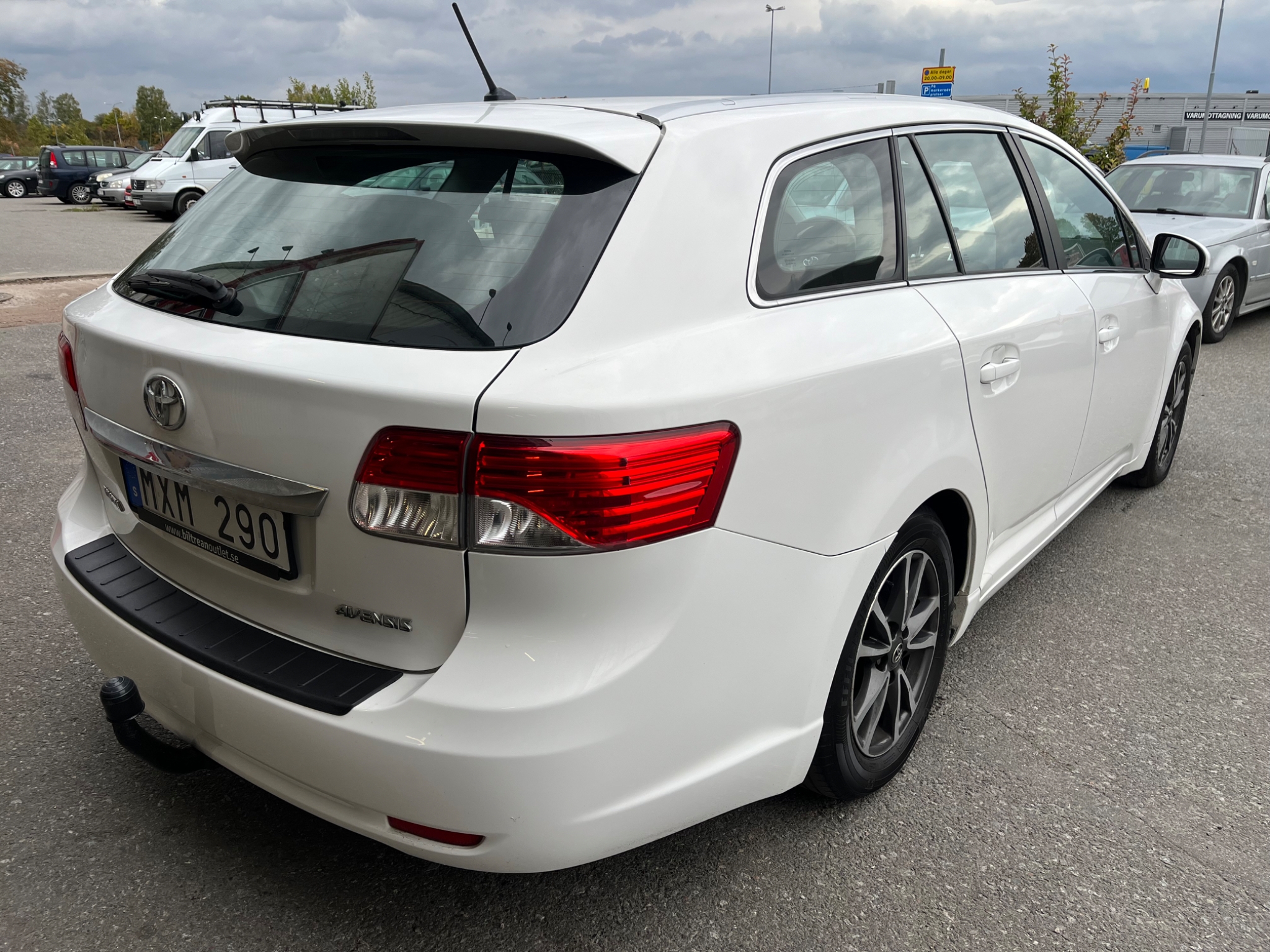 Toyota Avensis 2013, bild 4/49