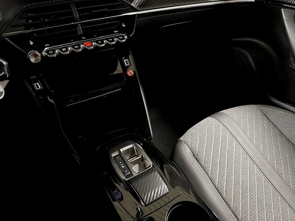 Bild på Peugeot 2008 Allure 1.2 PT 130hk Aut B-KAMERA CARPLAY