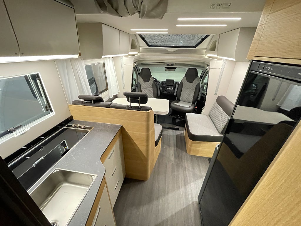 Adria Matrix Axess 670 SL /Taksäng/Automat/5 bältad/B-körkort - Adria