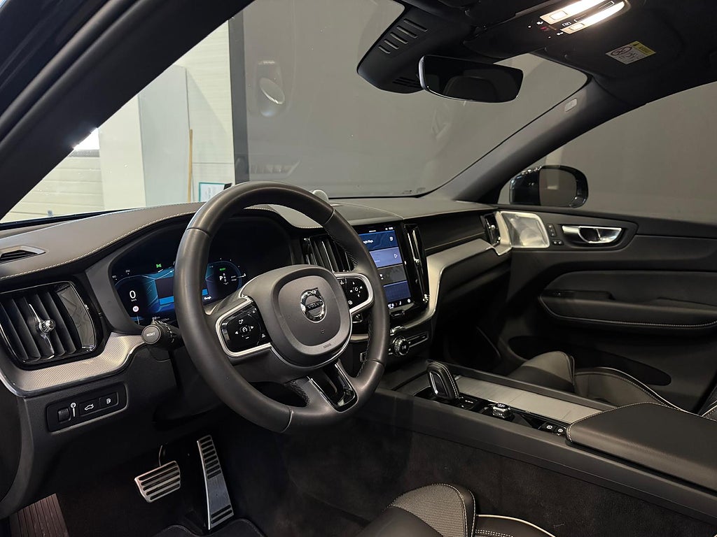 Volvo XC60 Recharge T8 AWD PRO *3,99%* R-Design B&W HUD Pano Moms