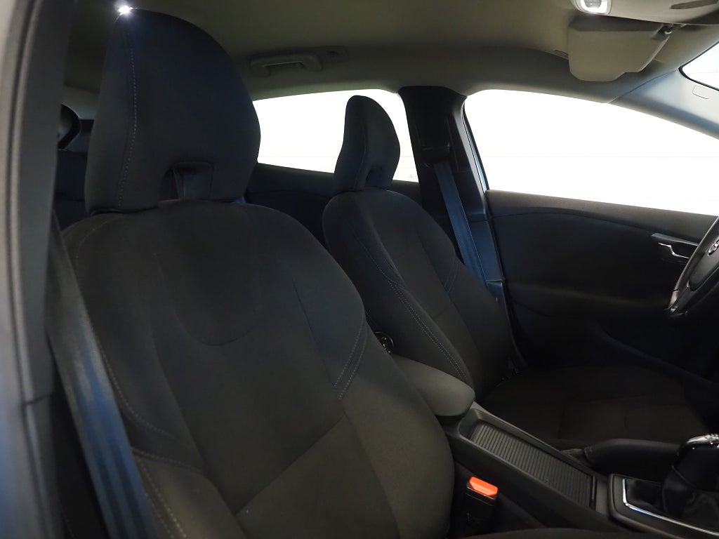 Volvo V40 D2 120hk Kinetic Business II Klimatpkt P-Värmare 2018