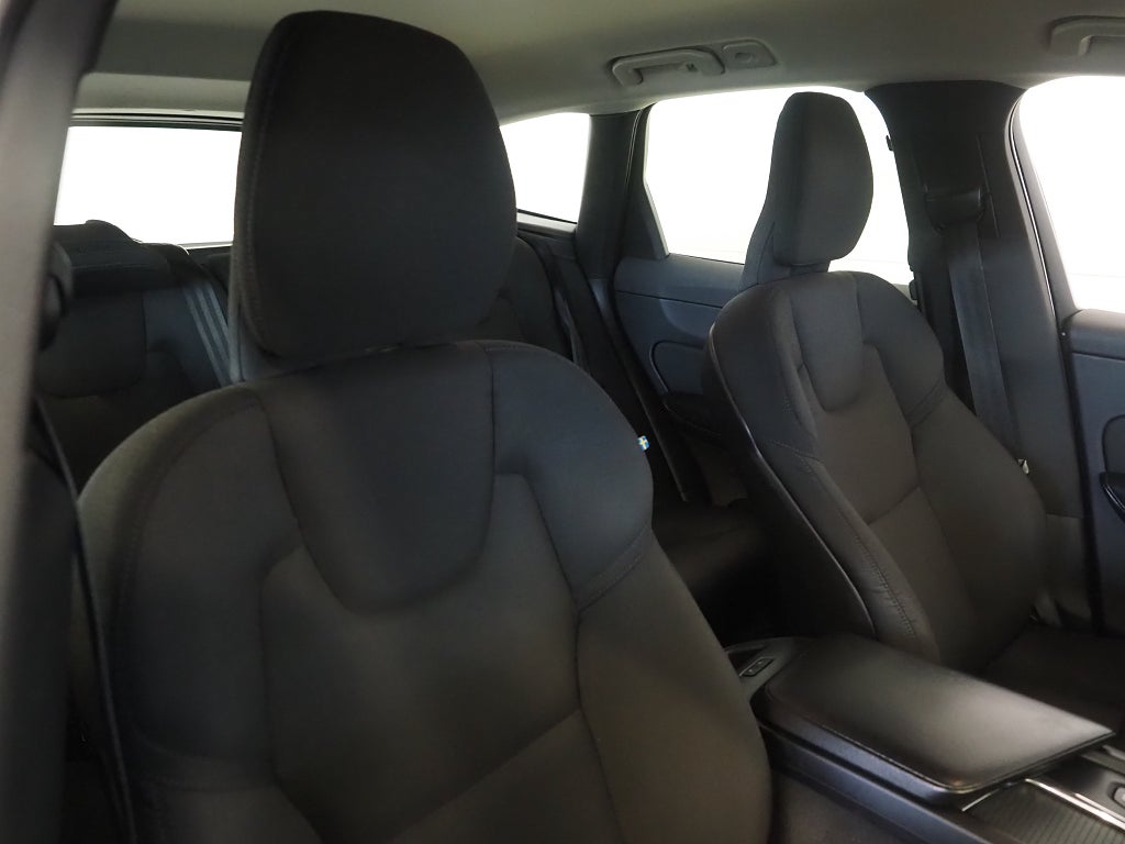 Volvo XC60 D4 AWD Geartronic 190hk Momentum Drag D-Värm 2019