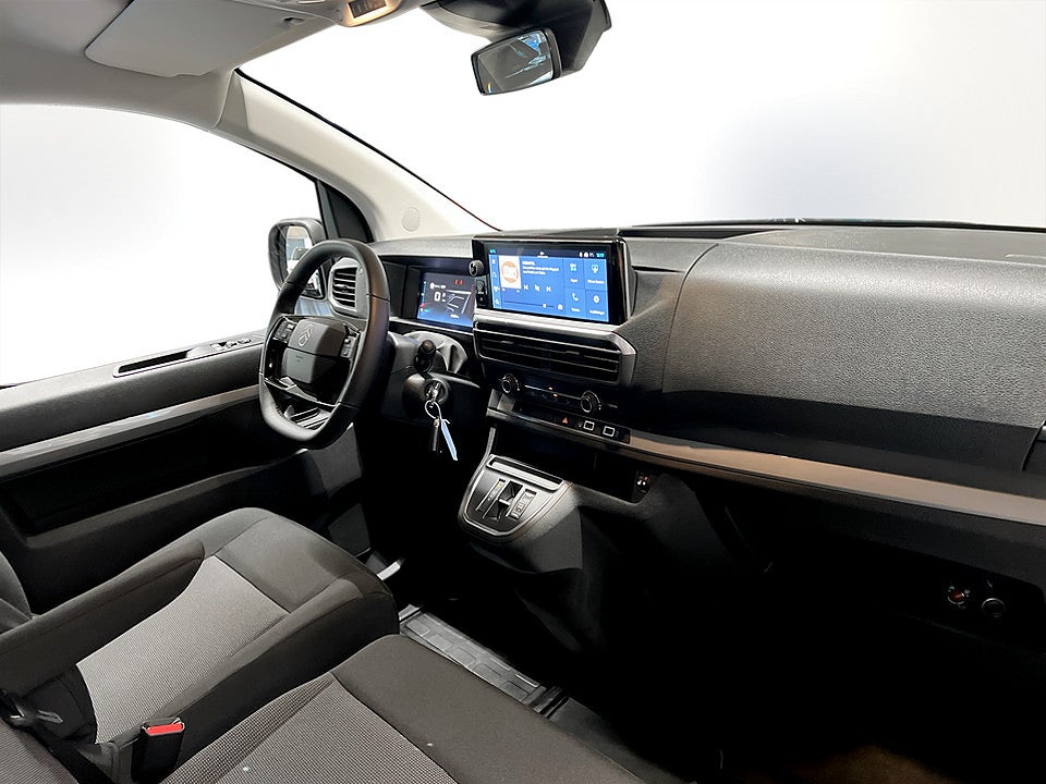 Bild på Citroën SpaceTourer Plus 2.2 BHDi 180hk Aut 9-SITS DUBBLA SKJUTDÖRRAR