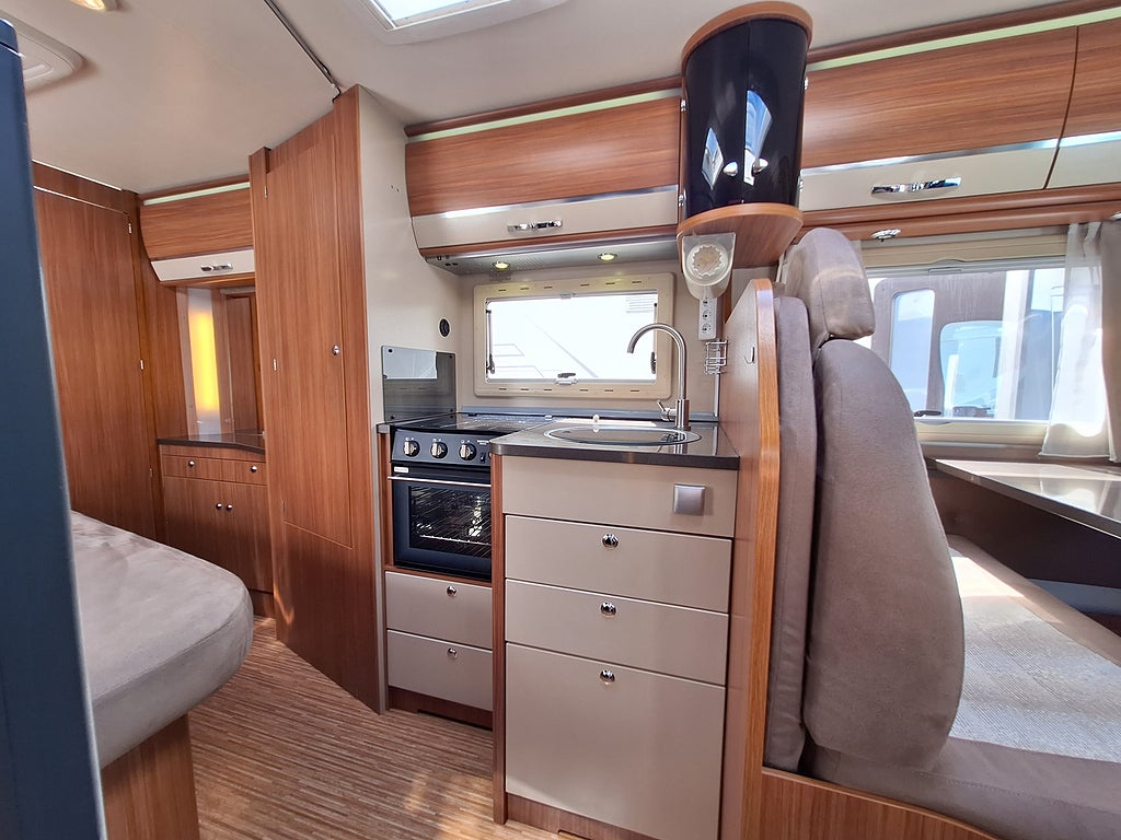 Adria Coral S 680 ST Dubbelbädd, Solcell, 5'e Stol