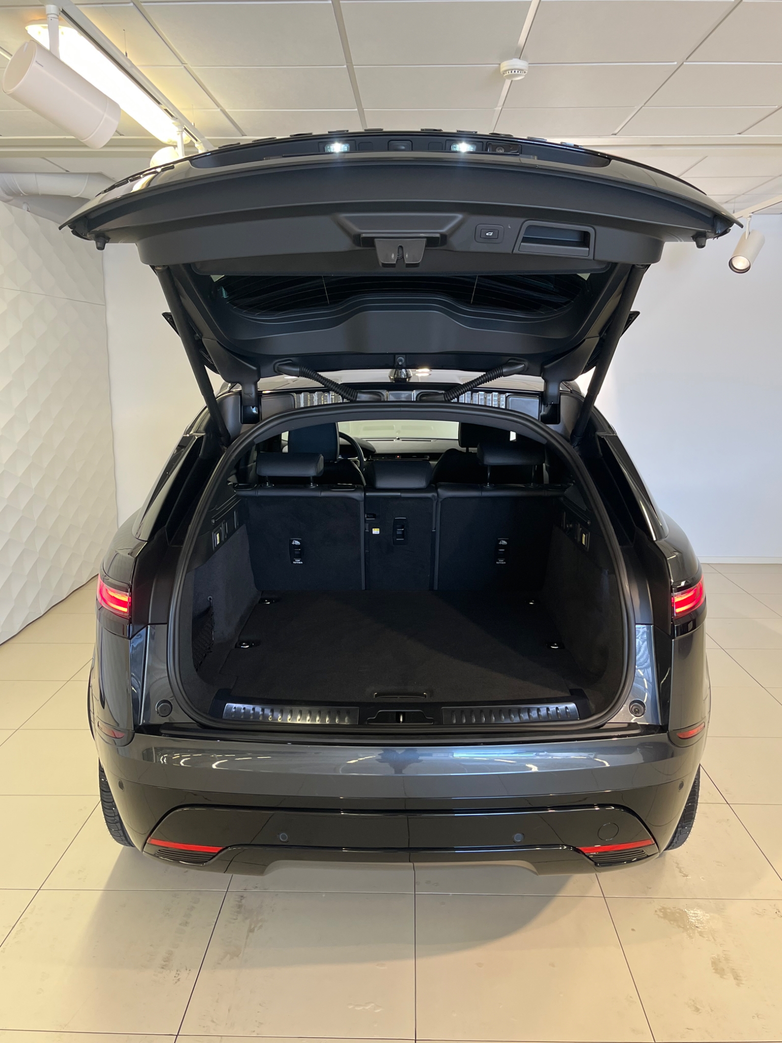 Land Rover Range Rover Velar 2024, photo 4/25
