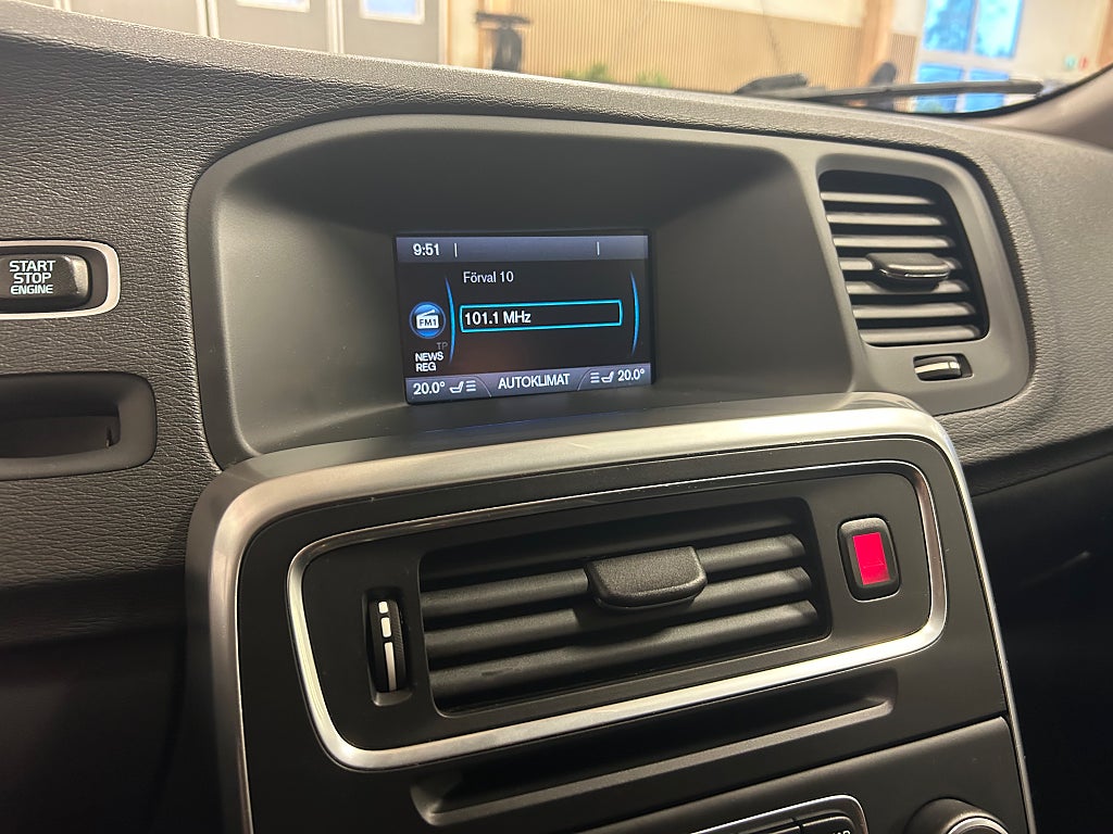 Volvo V60 T4F 180hk Aut Kinetic |Drag|Värmare|Keyless| 2012