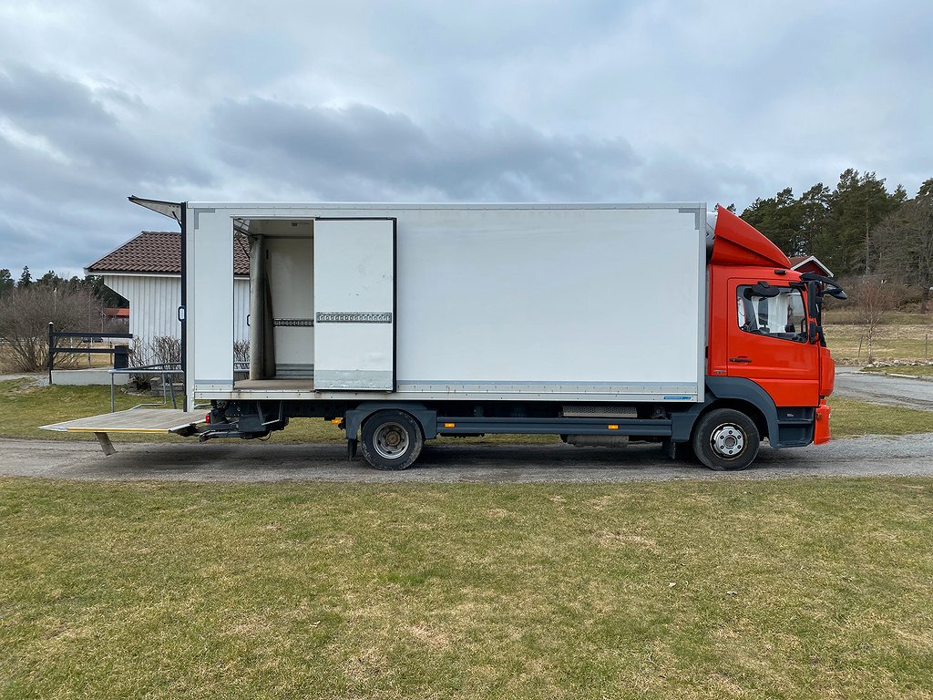 Mercedes-Benz Trucks Atego Bakgavellyft, Automat, Kylbil