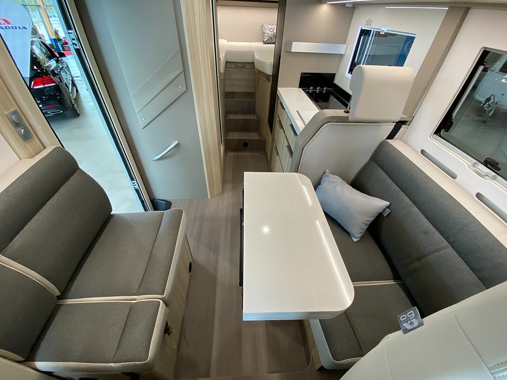 Adria Compact DL 60 Y / Vårmässa 20–22 mars – Påfyllt lager! - Adria