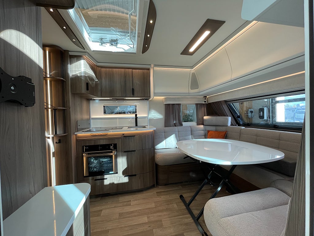 Kabe Ametist 560 XL KS /ALDE/Ugn/Micro/4 bäddar/2995kr/mån - Kabe