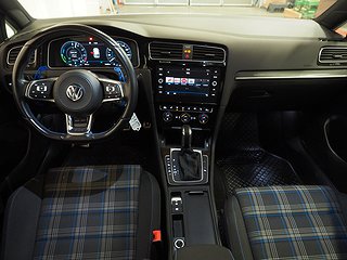 Halvkombi Volkswagen Golf 17 av 21