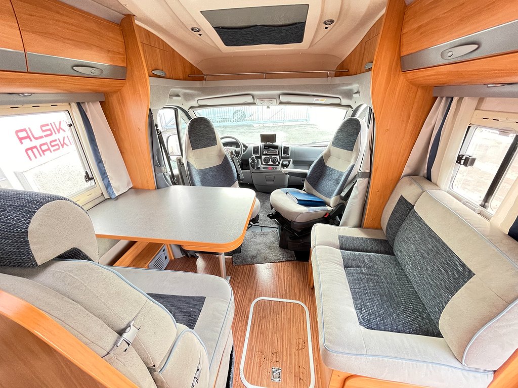 Adria Coral S 680 ST / B-körkort / El-Patron /Ugn/ Solcell/  - Adria