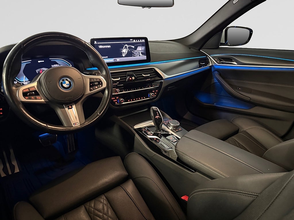 BMW 530e xDrive Touring M Sport Farthållare B-kam Sensatec läder bild 11
