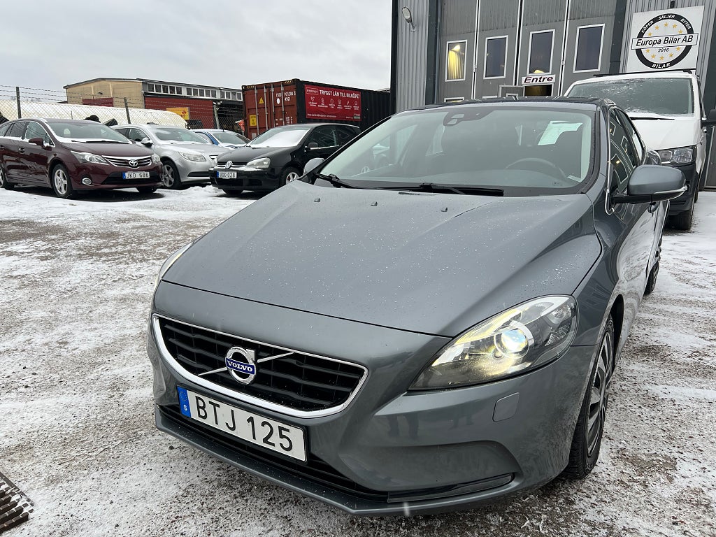 Volvo V40 D2 AUTOMAT D-VÄRMARE NY BESIKTIGAD 116HK